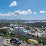 Uncle John's House With View 度假居