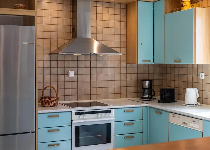 Uncle John's House With View *