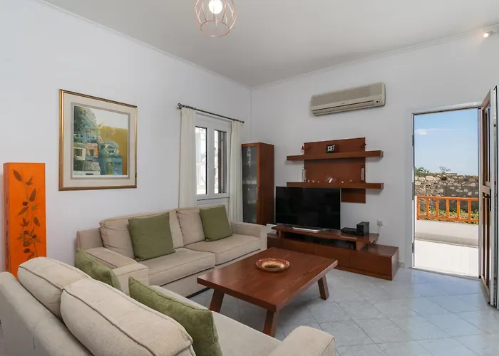 Uncle John's House With View *