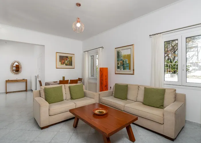 Uncle John's House With View * トリピティ