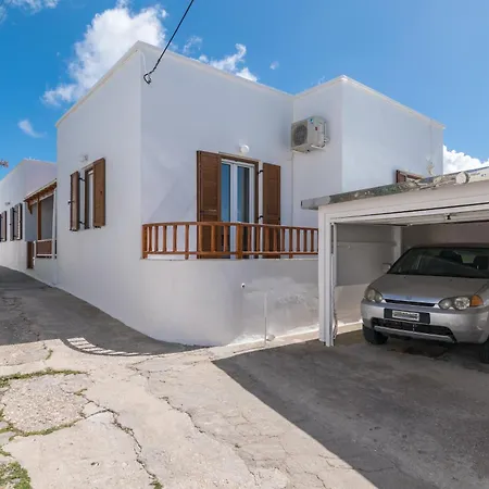 Uncle John's House With View Tripití