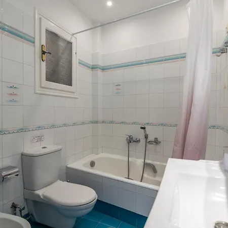 Uncle John's House With View *