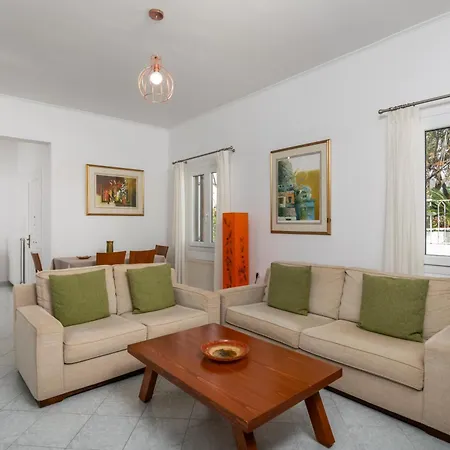 Uncle John's House With View * Τρυπητή